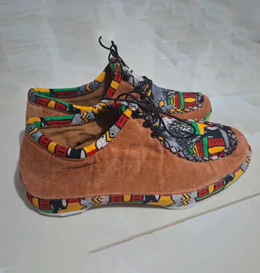 Marron Clair aux Motifs Africains